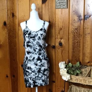 Mila tie dye black/white back open size s dress